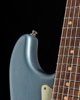 Fender American Ultra Luxe Vintage '60s Stratocaster Ice Blue Metallic