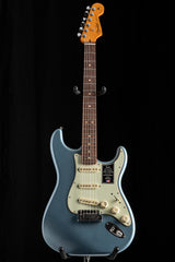Fender American Ultra Luxe Vintage '60s Stratocaster Ice Blue Metallic