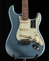 Fender American Ultra Luxe Vintage '60s Stratocaster Ice Blue Metallic