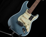 Fender American Ultra Luxe Vintage '60s Stratocaster Ice Blue Metallic