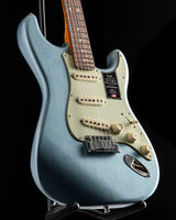 Fender American Ultra Luxe Vintage '60s Stratocaster Ice Blue Metallic