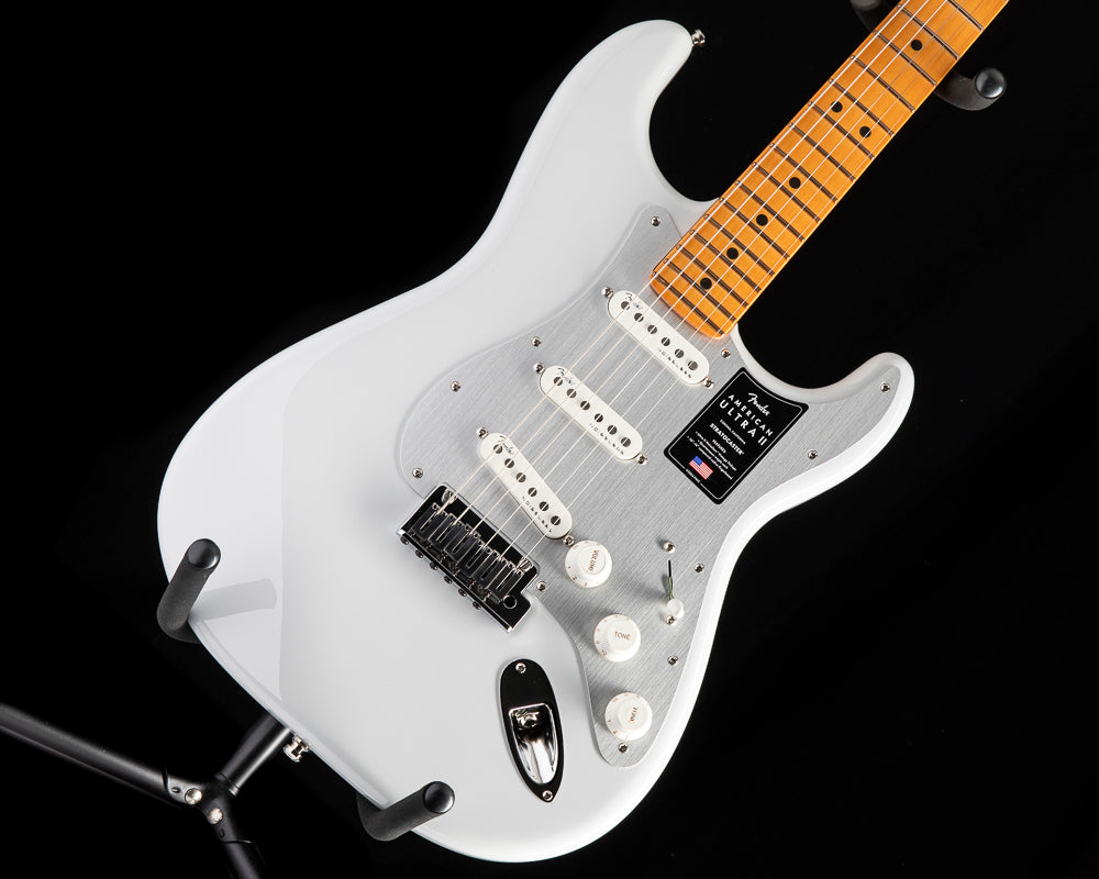 Fender American Ultra II Stratocaster Avalanche | White Stratocaster