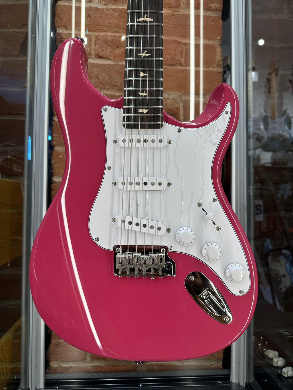 みぃ様　PRS SE Silver Sky  Dragon Fruit PRS SE Silver Sky Dragon Fruit – Motor City Guitar