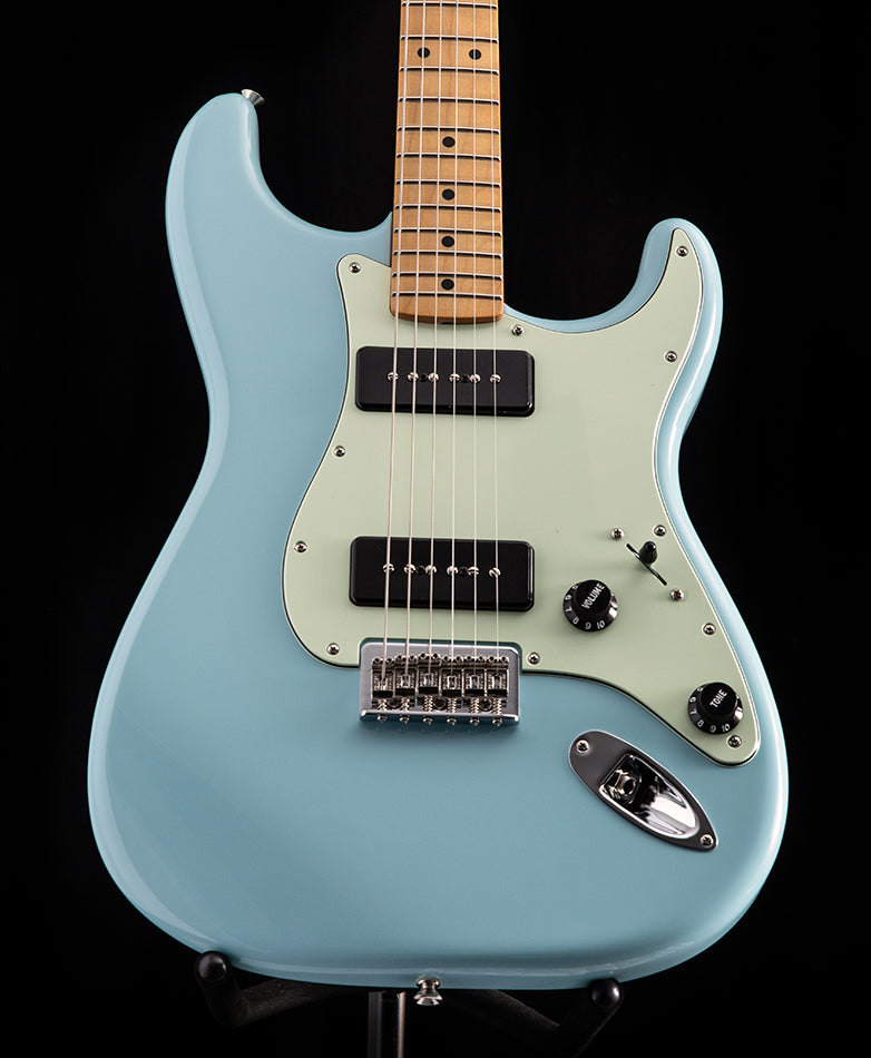 Fender Noventa Stratocaster Daphne Blue