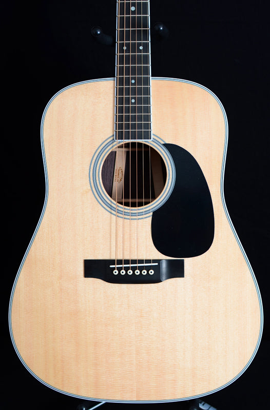 Martin D-35 | Solid East Indian Rosewood Martin Acoustic Guitar