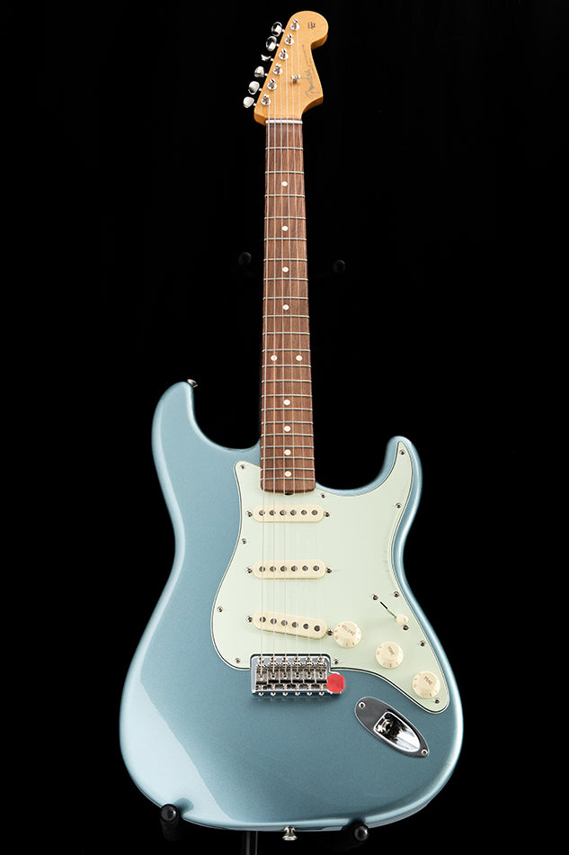 Used Fender Vintera '60s Stratocaster Ice Blue Metallic