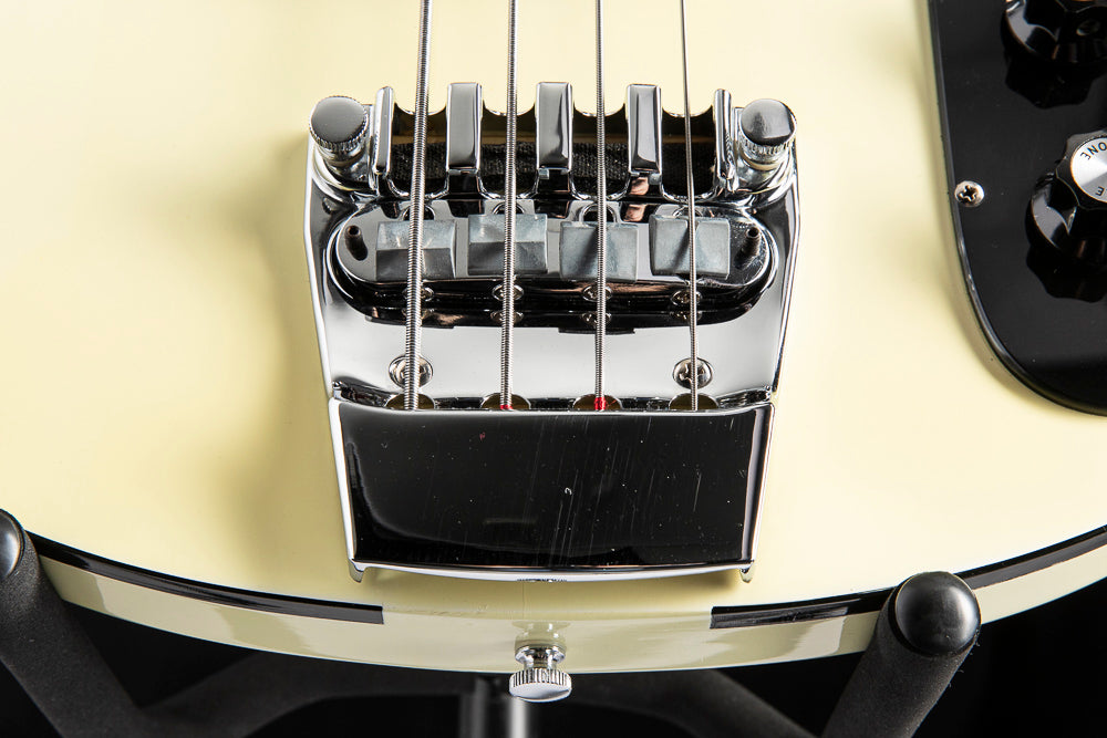 リッケンバッカー Rickenbacker 1976年製 4001 White Rickenbacker 4001 White 1976 – Chicago Music Exchange