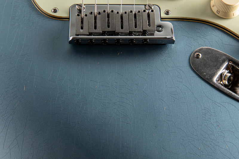 Fender American Ultra Luxe Vintage '60s Stratocaster Ice Blue Metallic