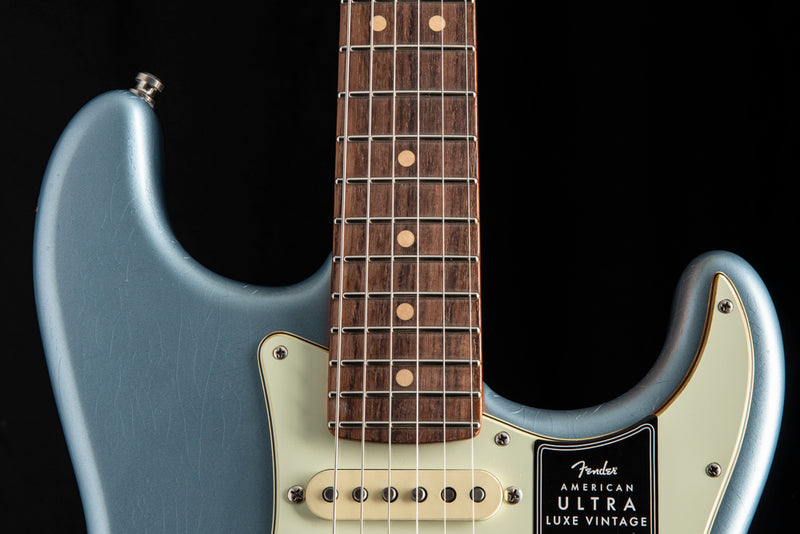 Fender American Ultra Luxe Vintage '60s Stratocaster Ice Blue Metallic
