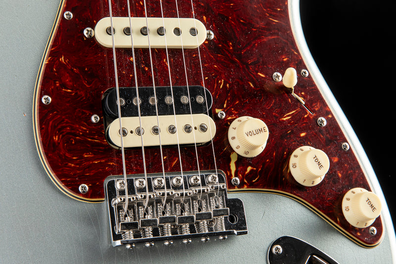 Fender Custom Shop ‘67 HSS Stratocaster Journeyman Relic Faded Aged Ice Blue Metallic