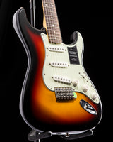 Fender Limited Edition Vintera II Road Worn 60's Stratocaster 3-Color Sunburst