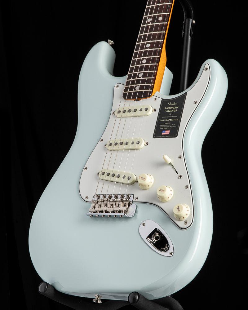 ギター fender USA Stratocaster American Vintage Fender American Vintage II 1961 Stratocaster, Rosewood (w/ Case)