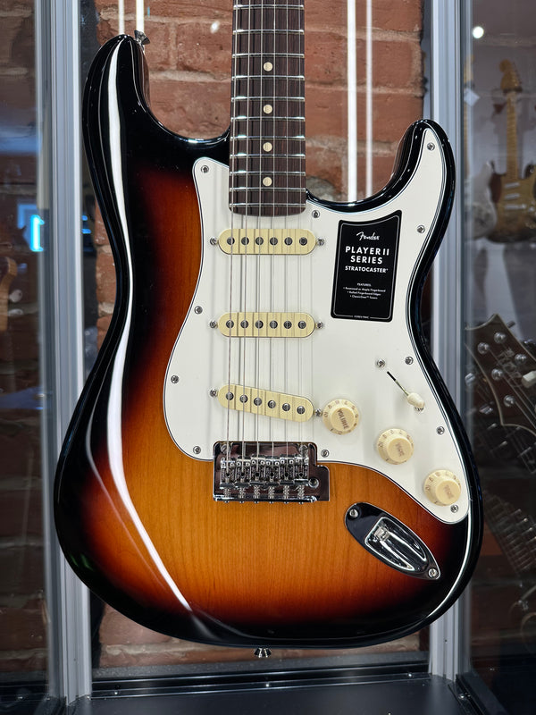 Fender Player II Stratocaster 3-Color Sunburst w/Gator Gigbag