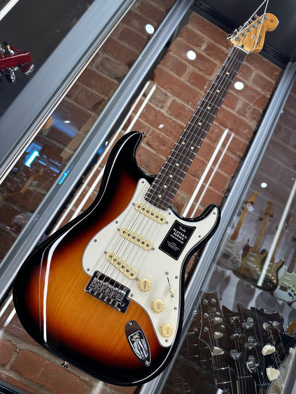 Fender Player II Stratocaster 3-Color Sunburst w/Gator Gigbag