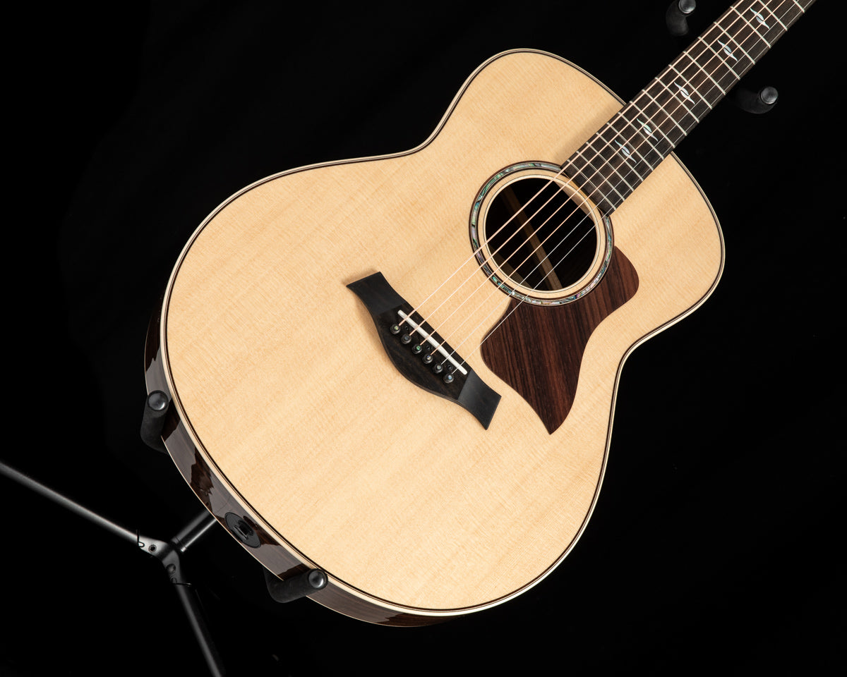 Taylor 811e Grand Theater Acoustic-Electric Guitar - Natural