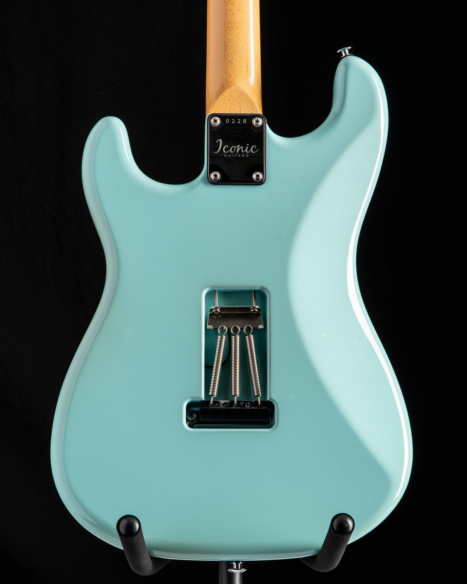 Iconic Guitars Vintage Modern S-HR希少 美品 Used Iconic Guitars Vintage Modern S-HR Daphne Blue