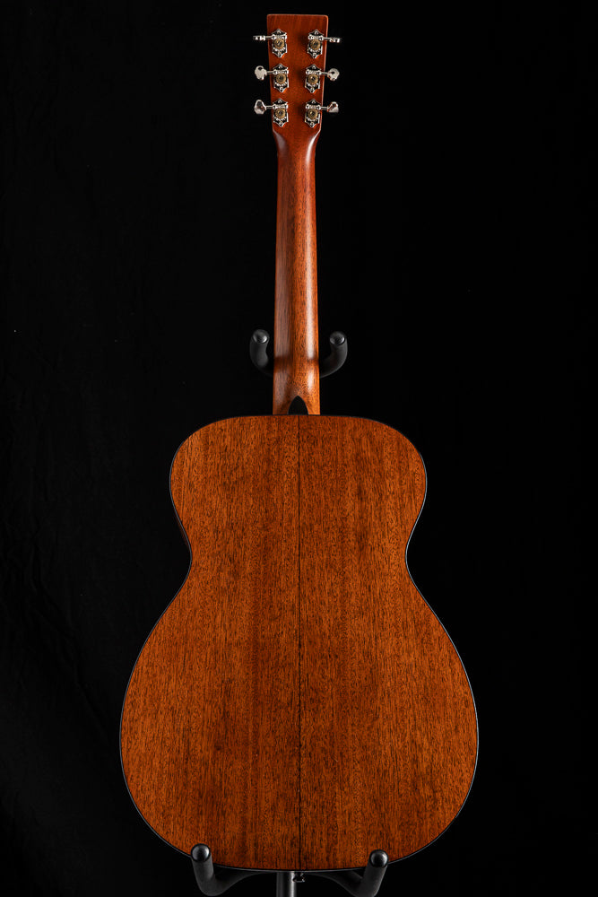 Used Martin 00-18 Standard