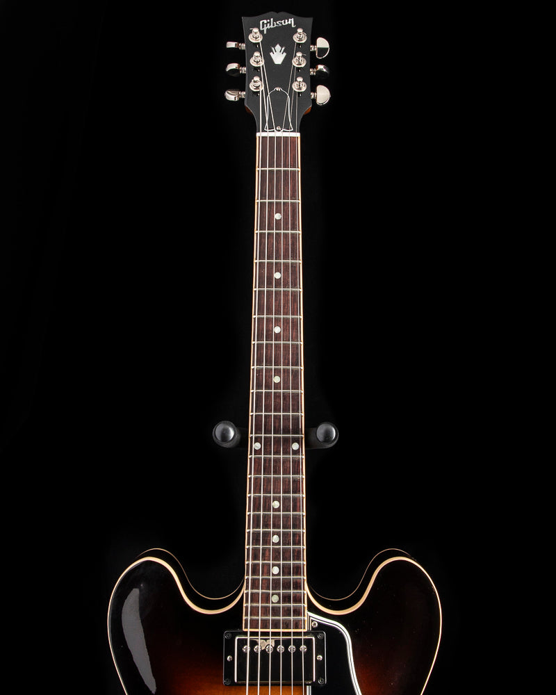 tobacco burst 335 Gibson Custom Shop Murphy Lab 1958 ES-335 Heavy Aged Reissue Electric Guitar paired with a central maple block that enhances sustain and feedback control while maintaining the characteristic tonal openness of the ES Vintage 1964 Gibson ES-335 TD