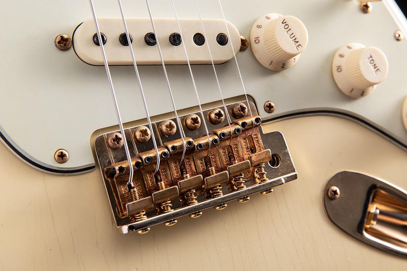 Used Fender Custom Shop 1962 Relic Bone Tone Stratocaster Aged Vintage White Limited