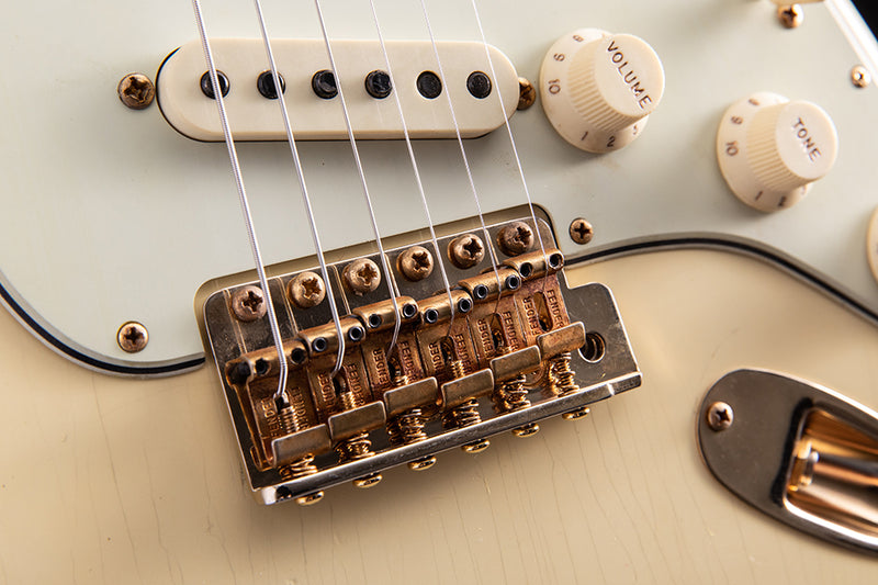 Fender Custom Shop 1962 Relic Bone Tone Stratocaster Aged Vintage White Limited