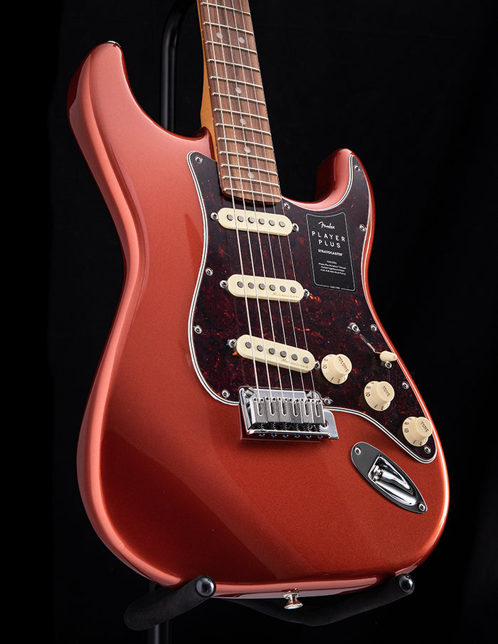 Fender Player Plus Stratocaster メタリックレッド 091121-93_700x.jpg?v=1631547412