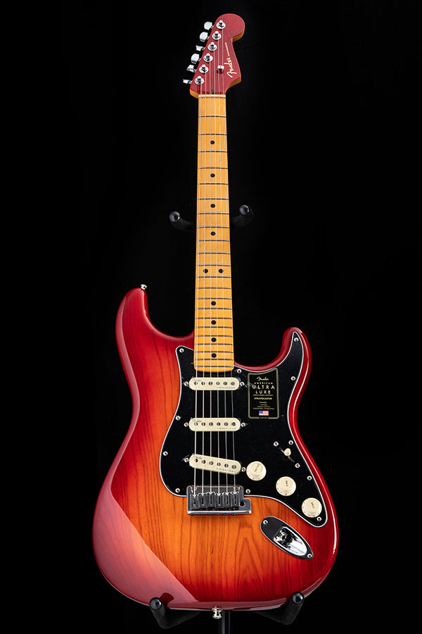 Fender Stratocaster ワインレッド+Plastiqueアンプ Fender American Ultra Luxe Stratocaster Plasma Red Burst (SN