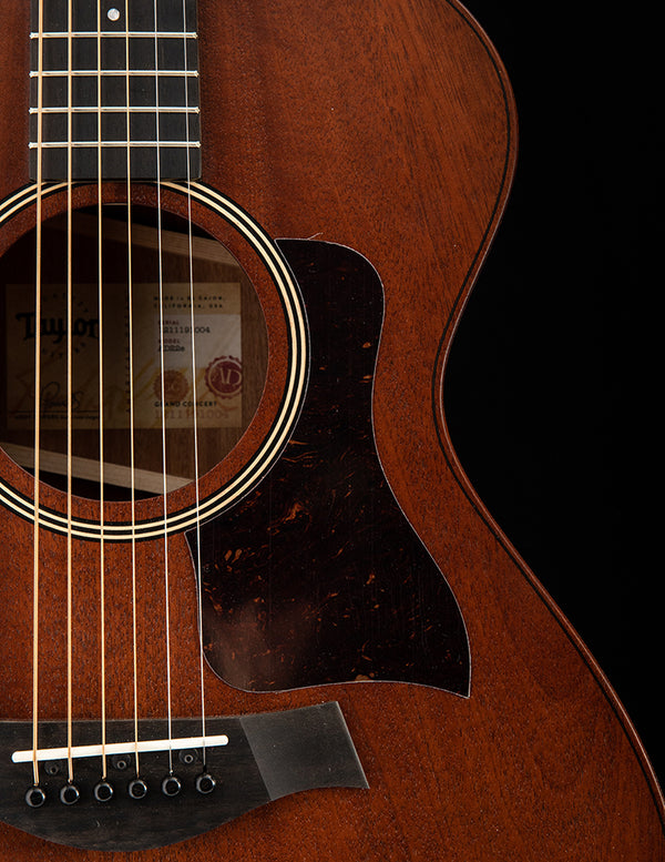 Taylor American Dream AD22e Mahogany