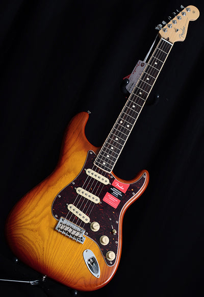 Fender Limited Edition American Pro Stratocaster | Ash Honey Burst