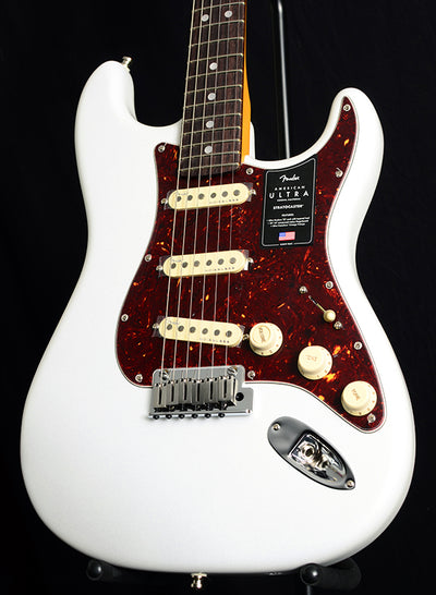 Fender American Ultra Stratocaster Arctic Pearl | Stratocaster Guitars