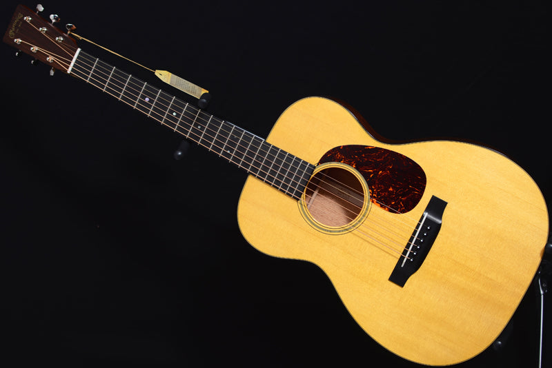 Martin 0018V | Mahogany Blocks/Dovetail Neck Joint Acoustic Guitar