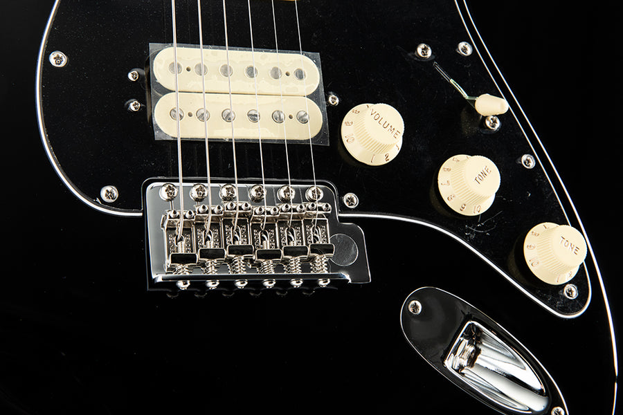 Fender-AmPerfStrat-Black-