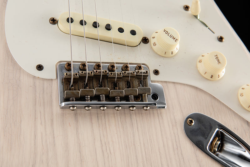 Fender Custom Shop 1957 Stratocaster Relic Aged White Blonde