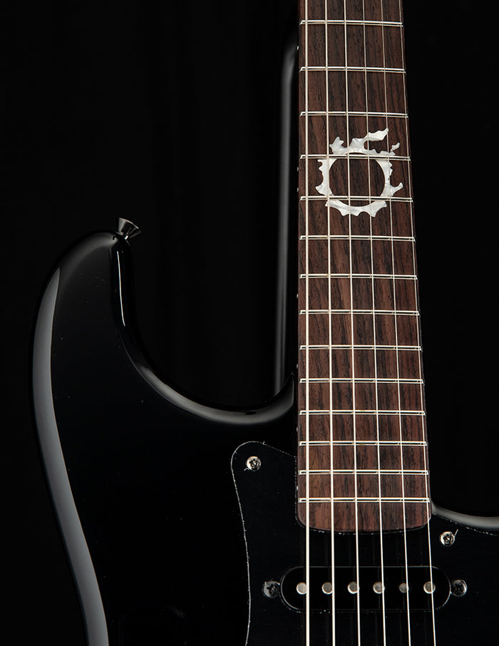 Fender エレキギター ブラック Square Enix and Fender announce Final Fantasy 14 electric guitar