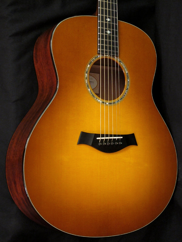 Taylor 518e Honey Sunburst-Brian's Guitars