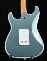 Used Fender Vintera '60s Stratocaster Ice Blue Metallic
