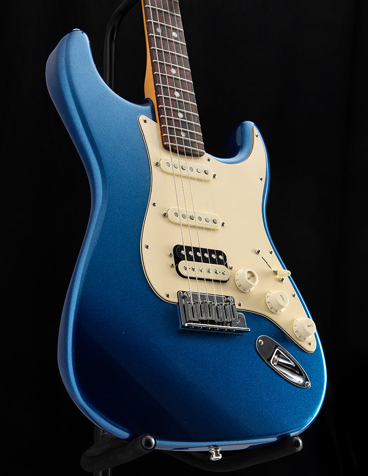 Fender American Ultra Stratocaster Cobra Blue | Blue Stratocaster