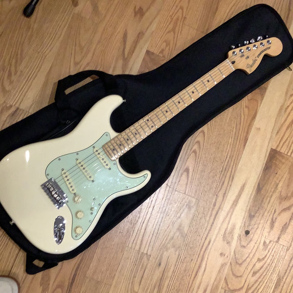 Used Fender Roadhouse Strat white