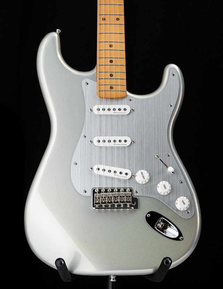 Fender H.E.R. Stratocaster Chrome Glow