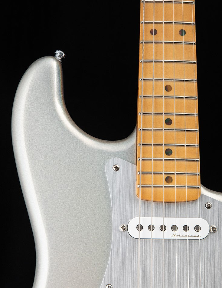 Fender H.E.R. Stratocaster Chrome Glow