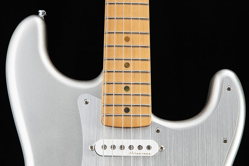 Fender H.E.R. Stratocaster Chrome Glow